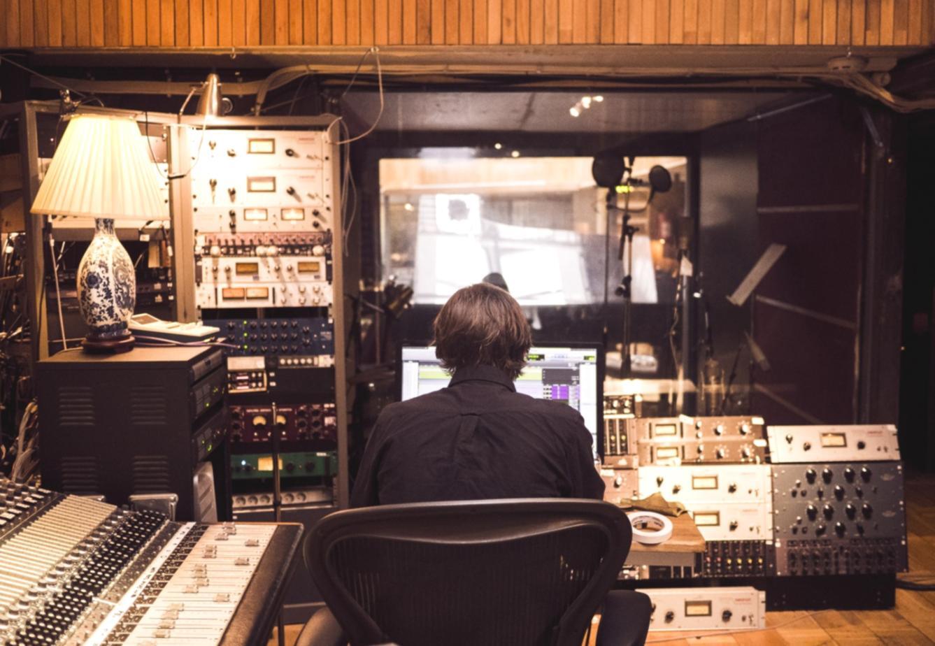 Professional video editing environment used during sessions
